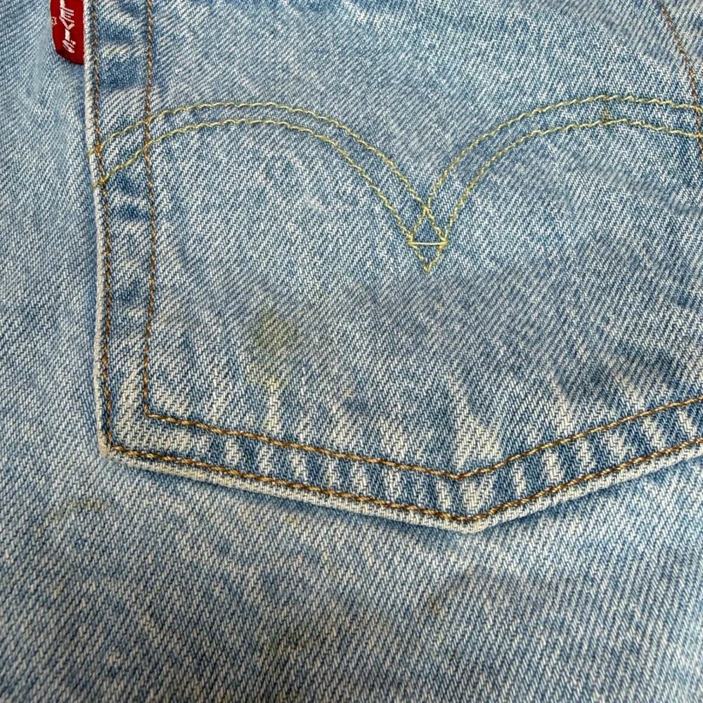 Levis Premium 501 Original Distressed Denim Shorts Button Fly Light Wash Size 26